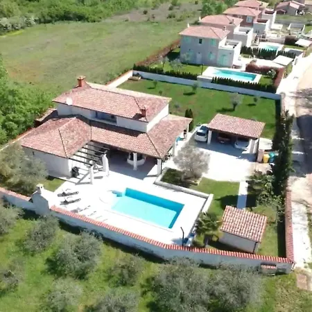 Mali Raj Mit Pool In Holiday home *