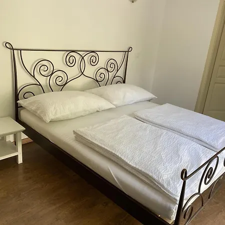Holiday home Mali Raj Mit Pool In Zikovici