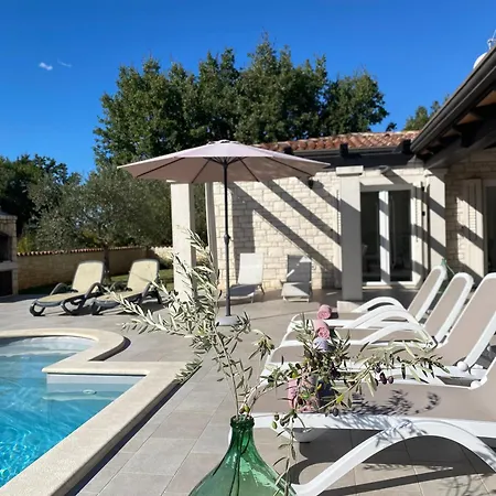 Mali Raj Mit Pool In *