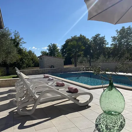 Mali Raj Mit Pool In Holiday home